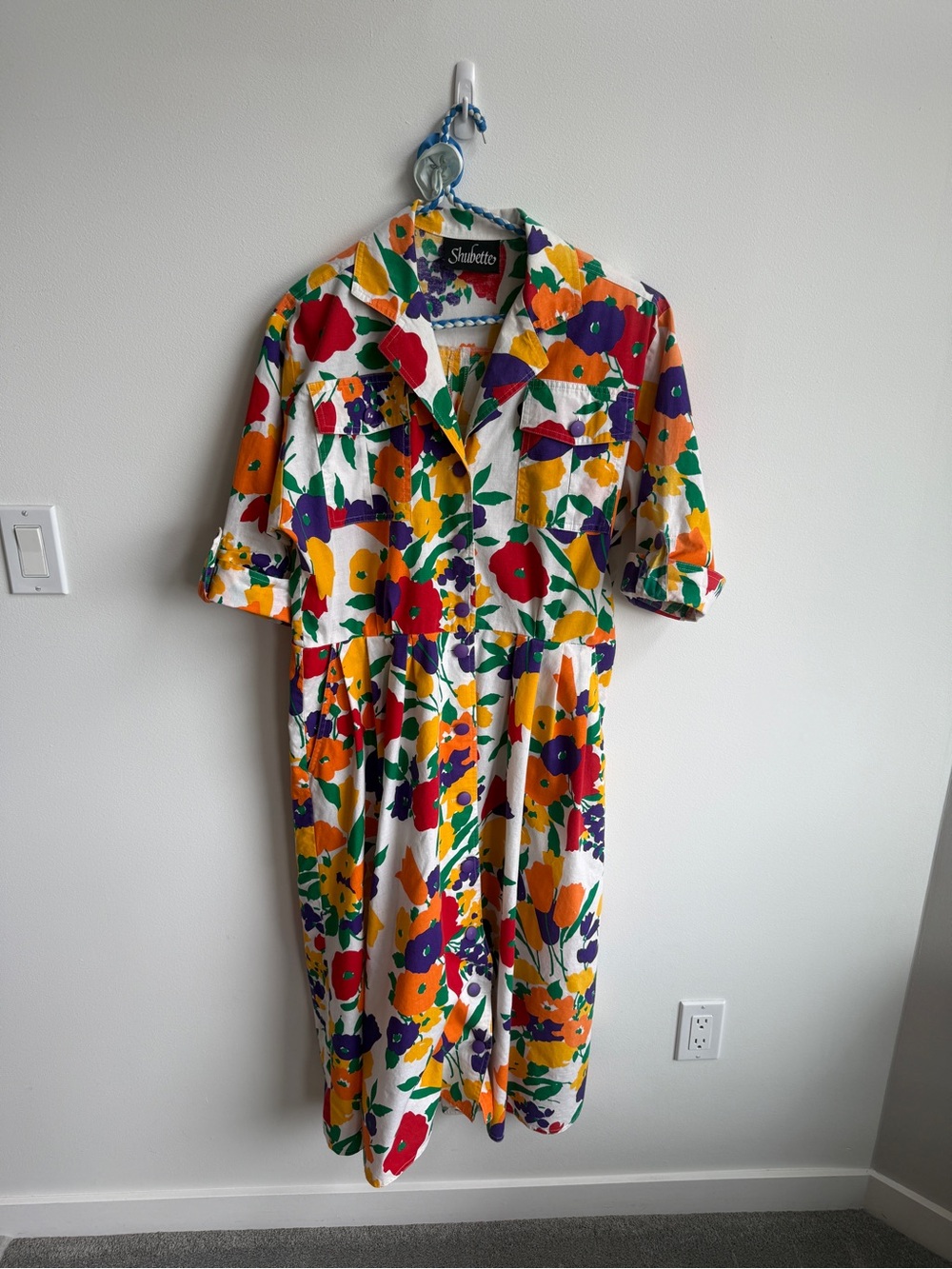 Vintage shirt dress
Tagged as size 18
Fits medium / large in my opinion - Picture 9 of 16